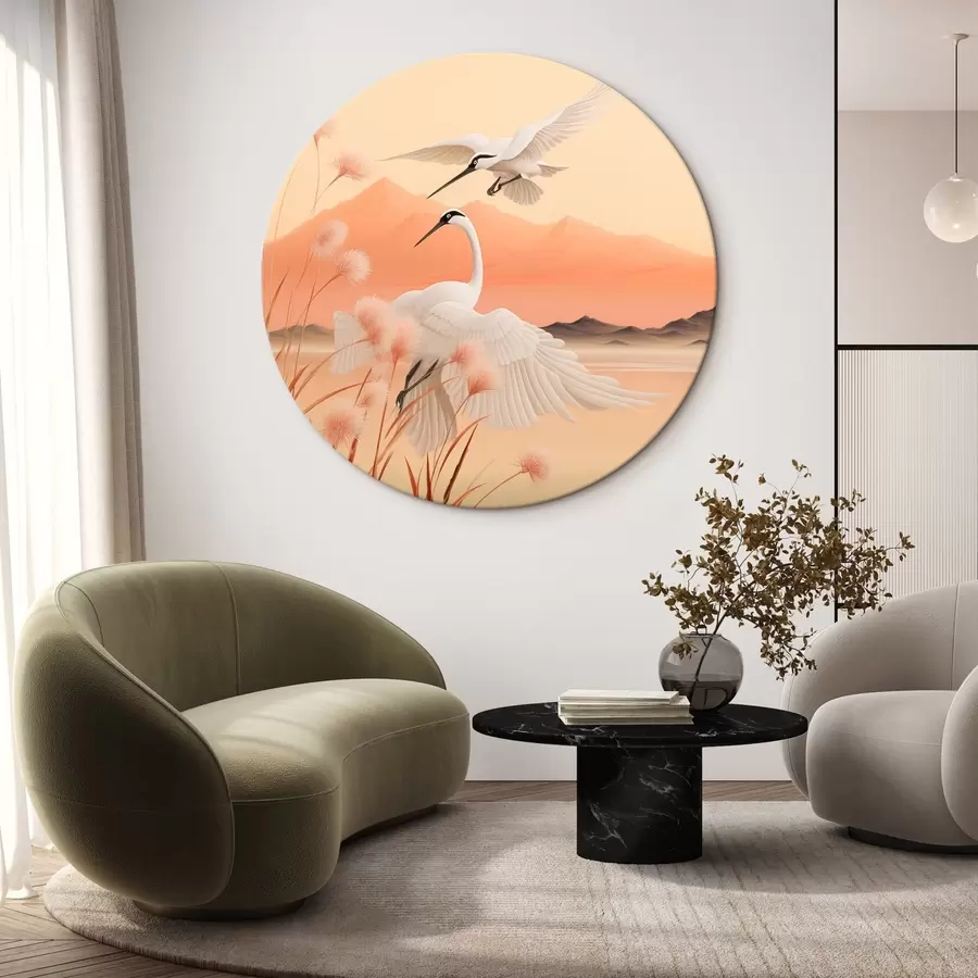 Wandbilder Weiße Kraniche mit rosa Schilf im Vordergrund, Berge und ein See im Hintergrund, weiches orangefarbenes Licht r44925