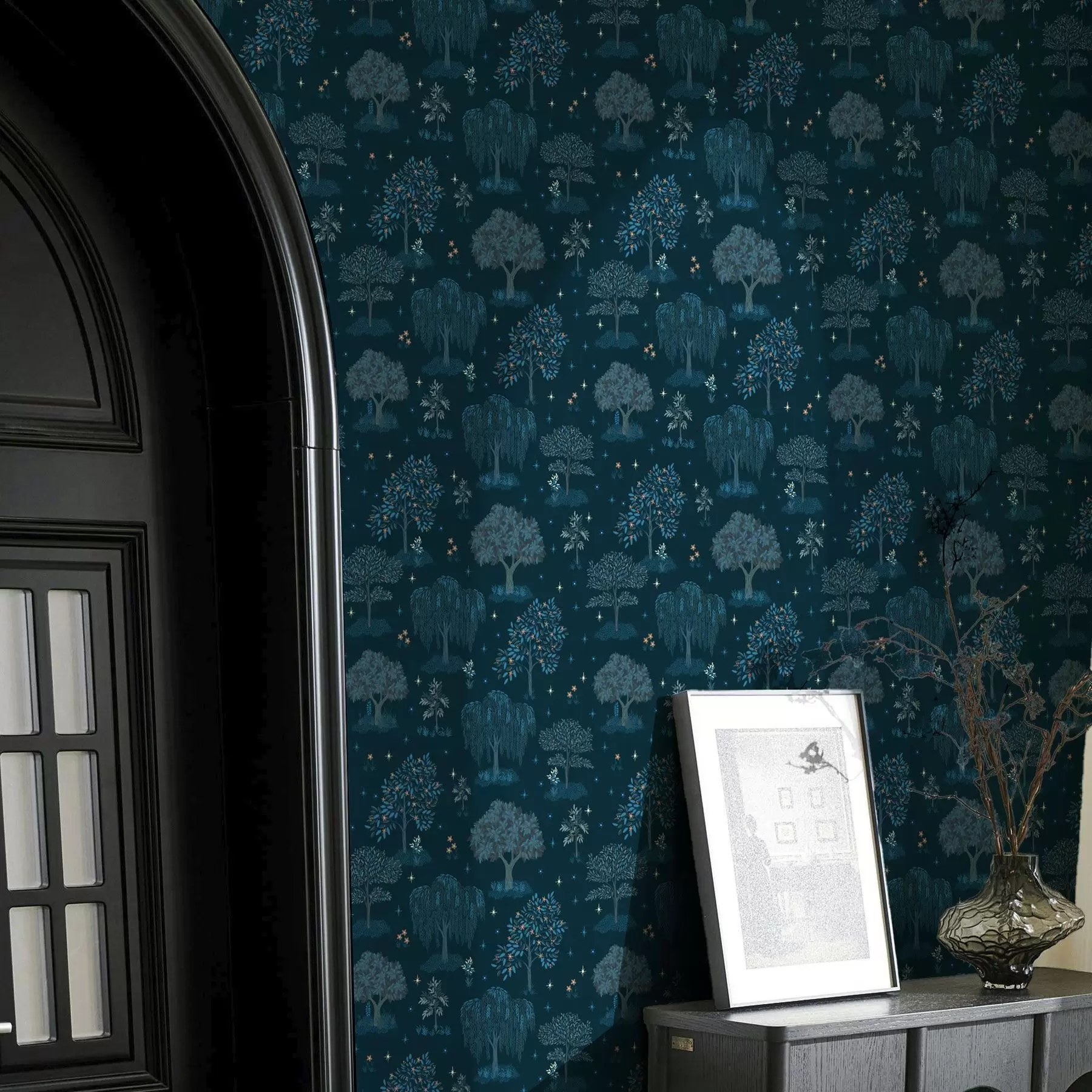 Fototapete Feenhafter Nachtwald mit Sternen und dekorativen Bäumen a00248