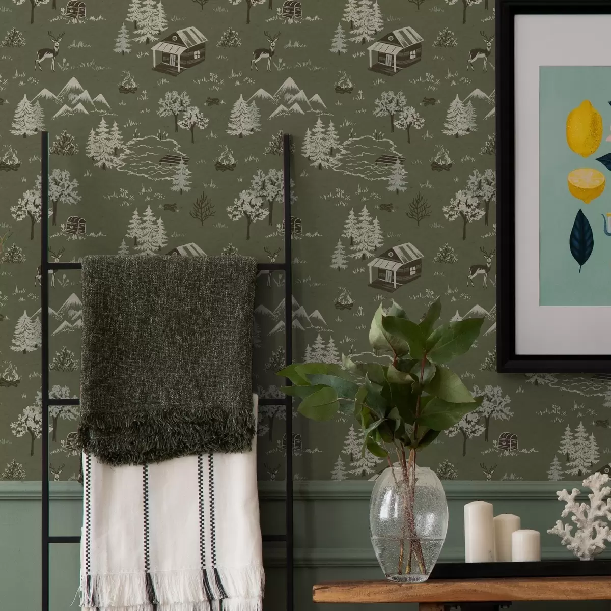 Tapete Gemalter Wald mit einem See, einer Hütte und Tieren a00267