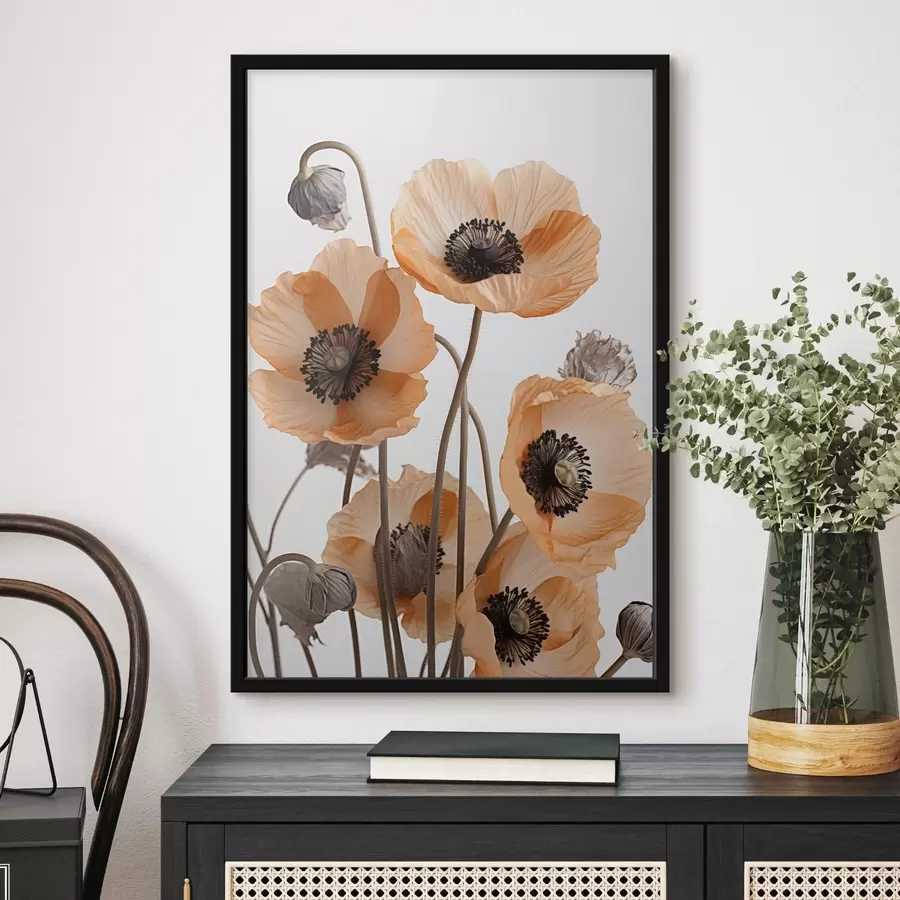 Fototapete Orangefarbene Mohnblumen, getrocknete Blumen vor einem hellen Hintergrund, weiche Beleuchtung, zarte Blütenblätter, Blumenarrangement f45167