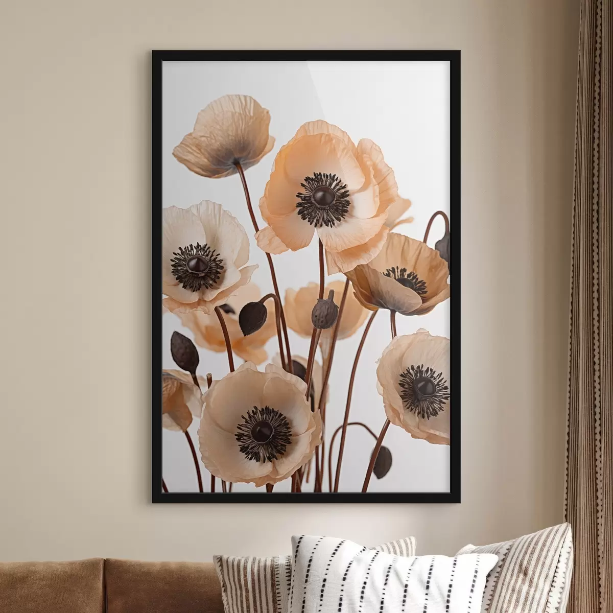 Poster Orangefarbene Mohnblumen, getrocknete Blumen vor einem hellen Hintergrund, weiche Beleuchtung, zarte Blütenblätter, Blumenarrangement f45168