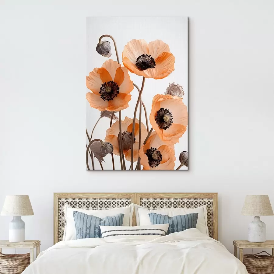 Wandbilder Orangefarbene Mohnblumen, getrocknete Blumen vor einem hellen Hintergrund, weiche Beleuchtung, zarte Blütenblätter, Blumenarrangement s45167