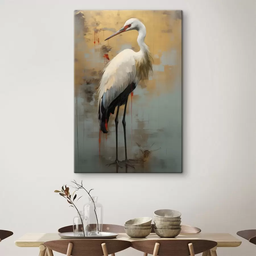 Wandbilder Weißer Reiher vor einem Hintergrund aus gedämpften Gelb-, Braun- und Blautönen, der an eine neblige, abstrakte Landschaft erinnert s45191