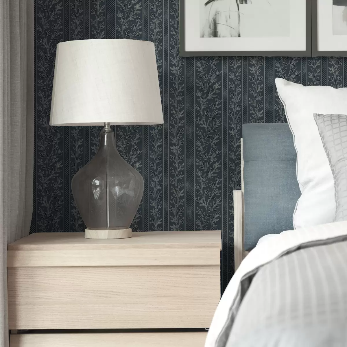 Tapete Gestreiftes Muster mit Zweigen auf blauem Hintergrund a00425