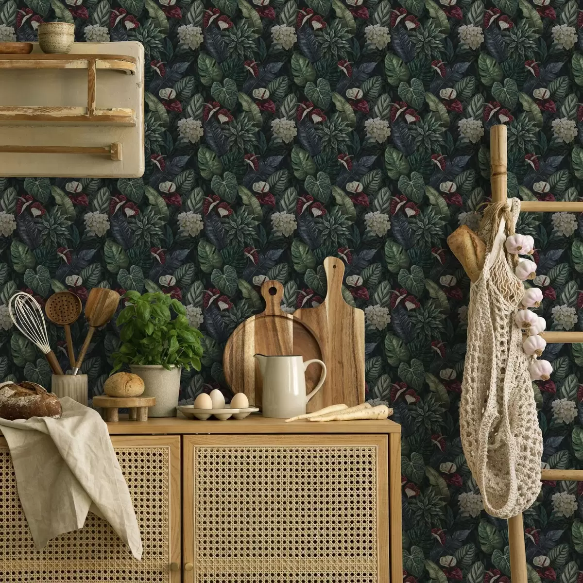 Tapete Tropische Blätter mit weißen und roten Blüten a00361