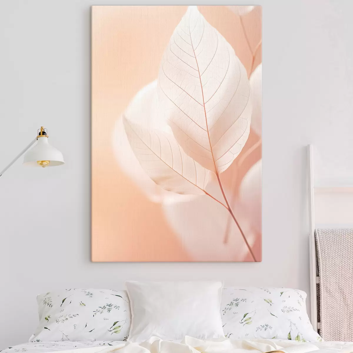 Wandbilder Zarte, durchscheinende Blätter mit verschlungenen Adermustern, sanfter pfirsichfarbener Hintergrund, minimalistische botanische Komposition s45555