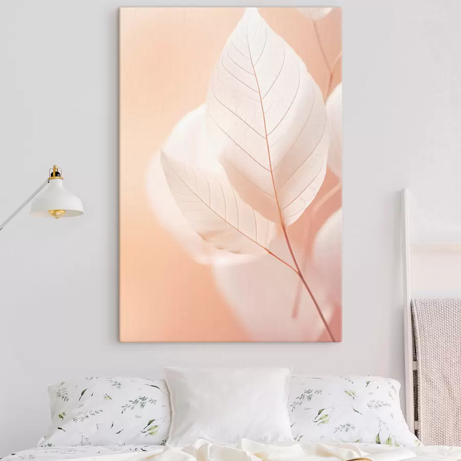 Wandbilder Zarte, durchscheinende Blätter mit verschlungenen Adermustern, sanfter pfirsichfarbener Hintergrund, minimalistische botanische Komposition s45555