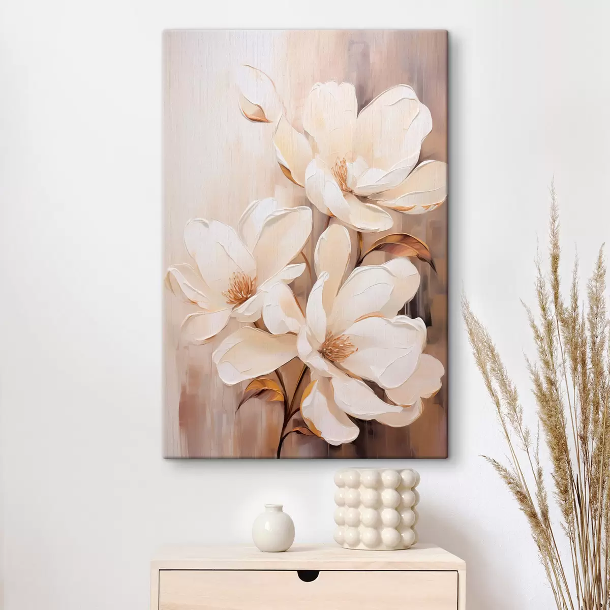 Wandbilder Weiße Magnolienblüten vor einem weichen, verschwommenen Hintergrund aus Beige- und Brauntönen, elegante Blumenkomposition s45571