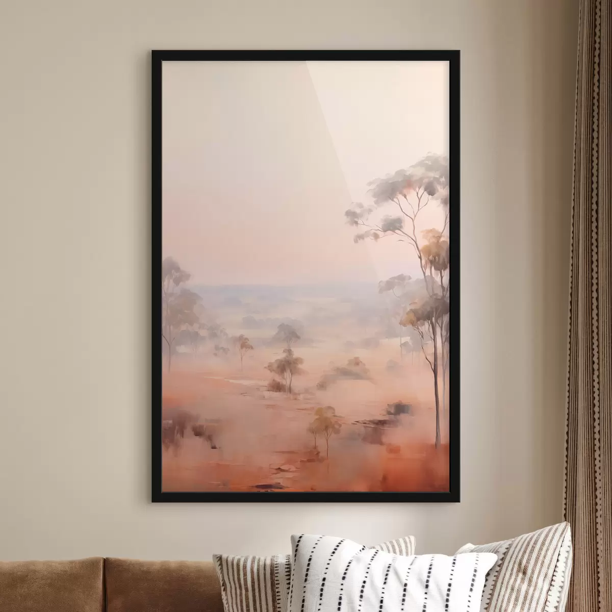Poster Eine Landschaft mit Sträuchern und Bäumen in Pastelltönen von Rosa, Orange und Braun, mit Bergen im Hintergrund f45554