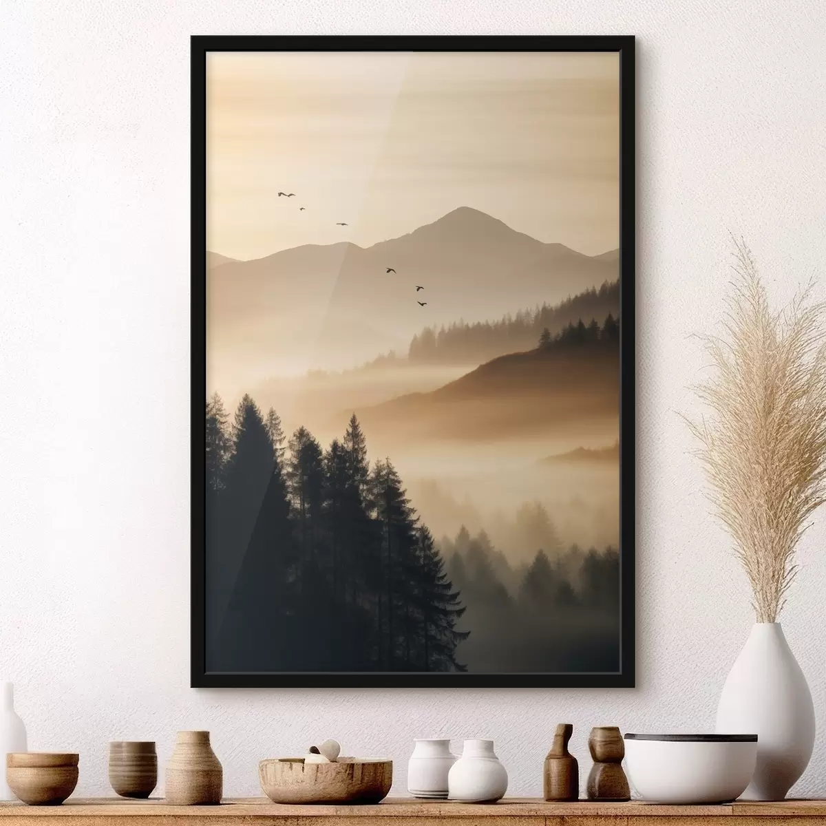 Poster Eine Berglandschaft mit einem Wald und Vögeln fliegen in den Himmel, alle in einer dicken Schicht von Nebel während des Sonnenaufgangs bedeckt f45563