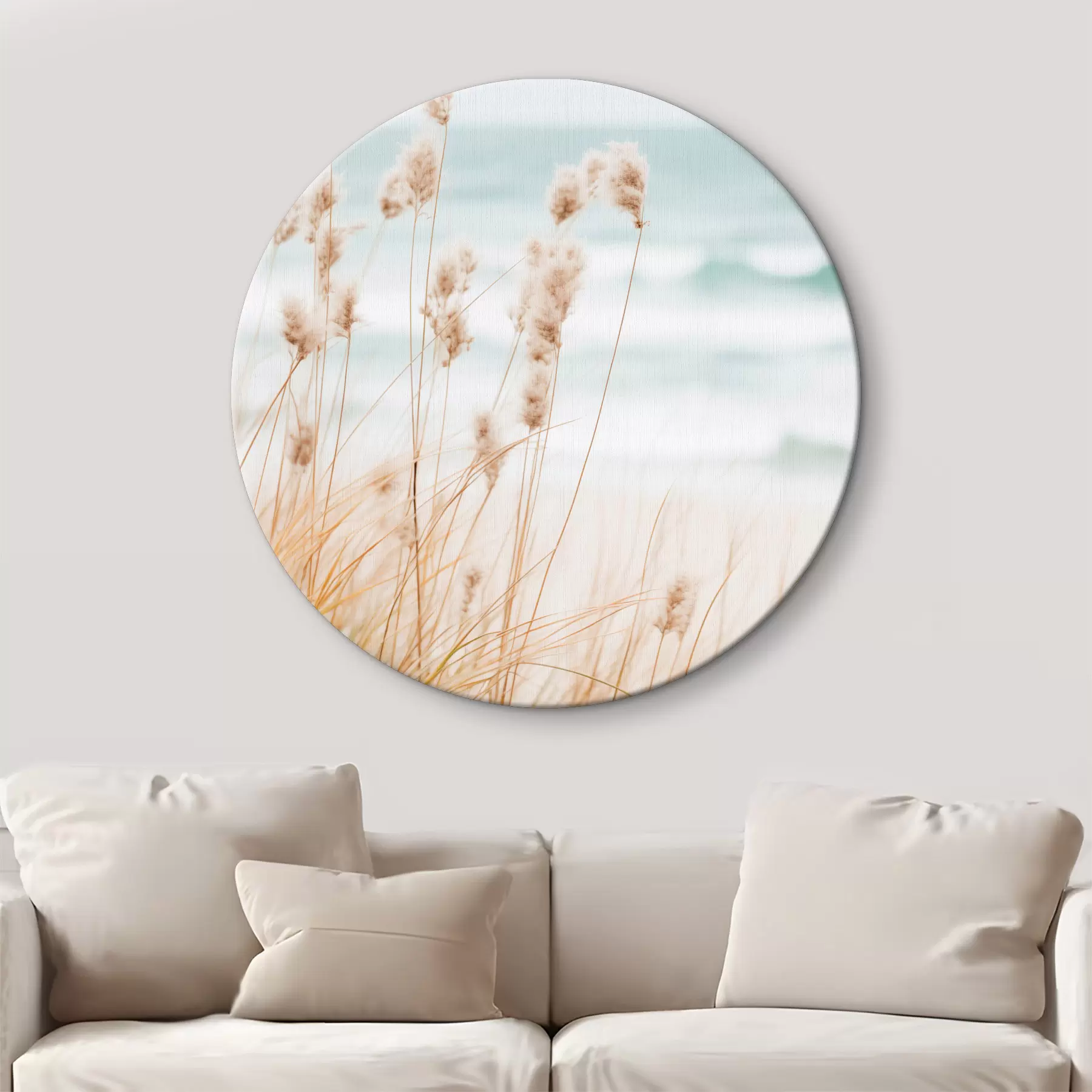 Wandbilder Hohes Gras mit flauschigen Samenköpfen, Sandstrand und Meereswellen im Hintergrund, weiche und gedämpfte Farbpalette r45561