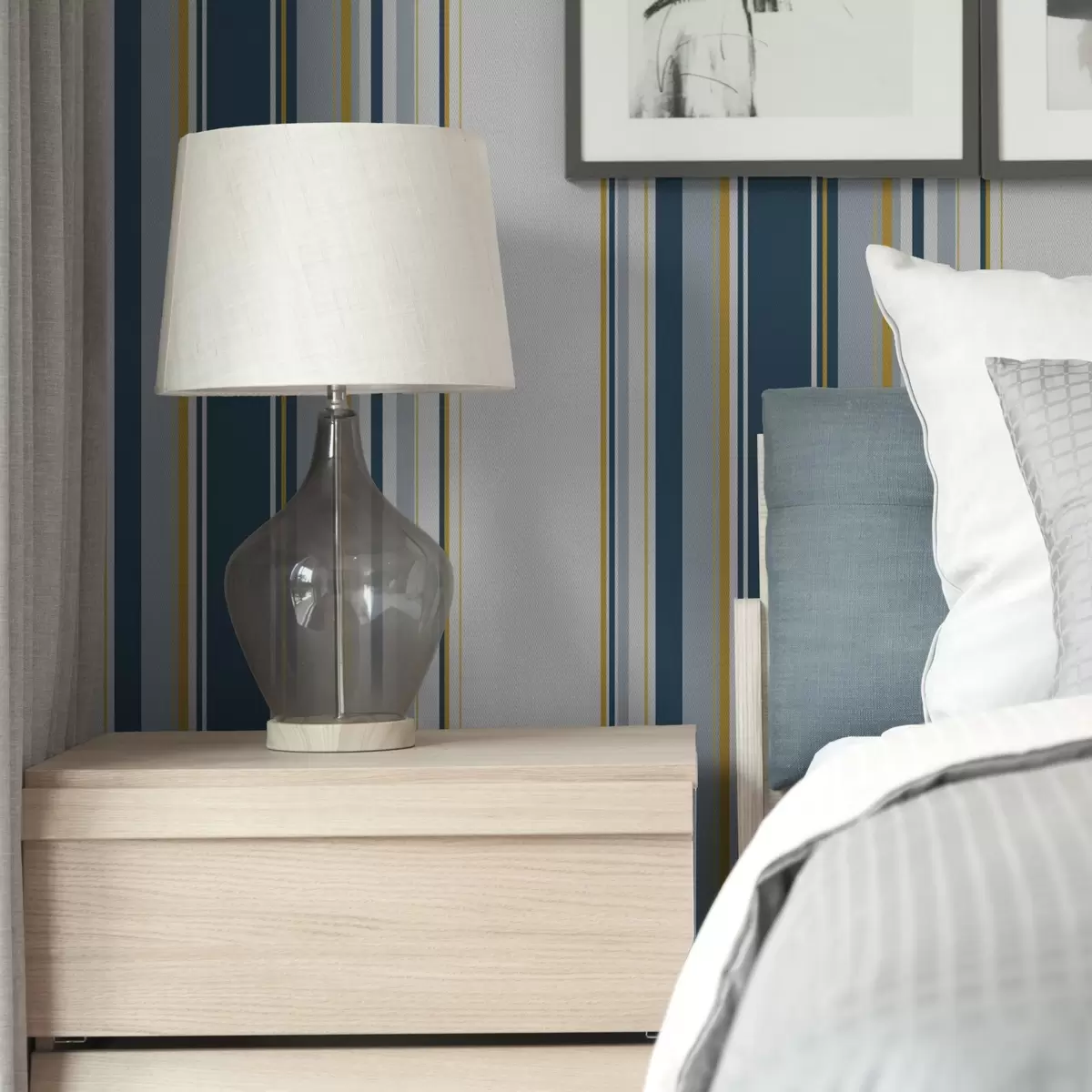 Tapete Dichtes Muster aus blauen und gelben Längsstreifen a00524