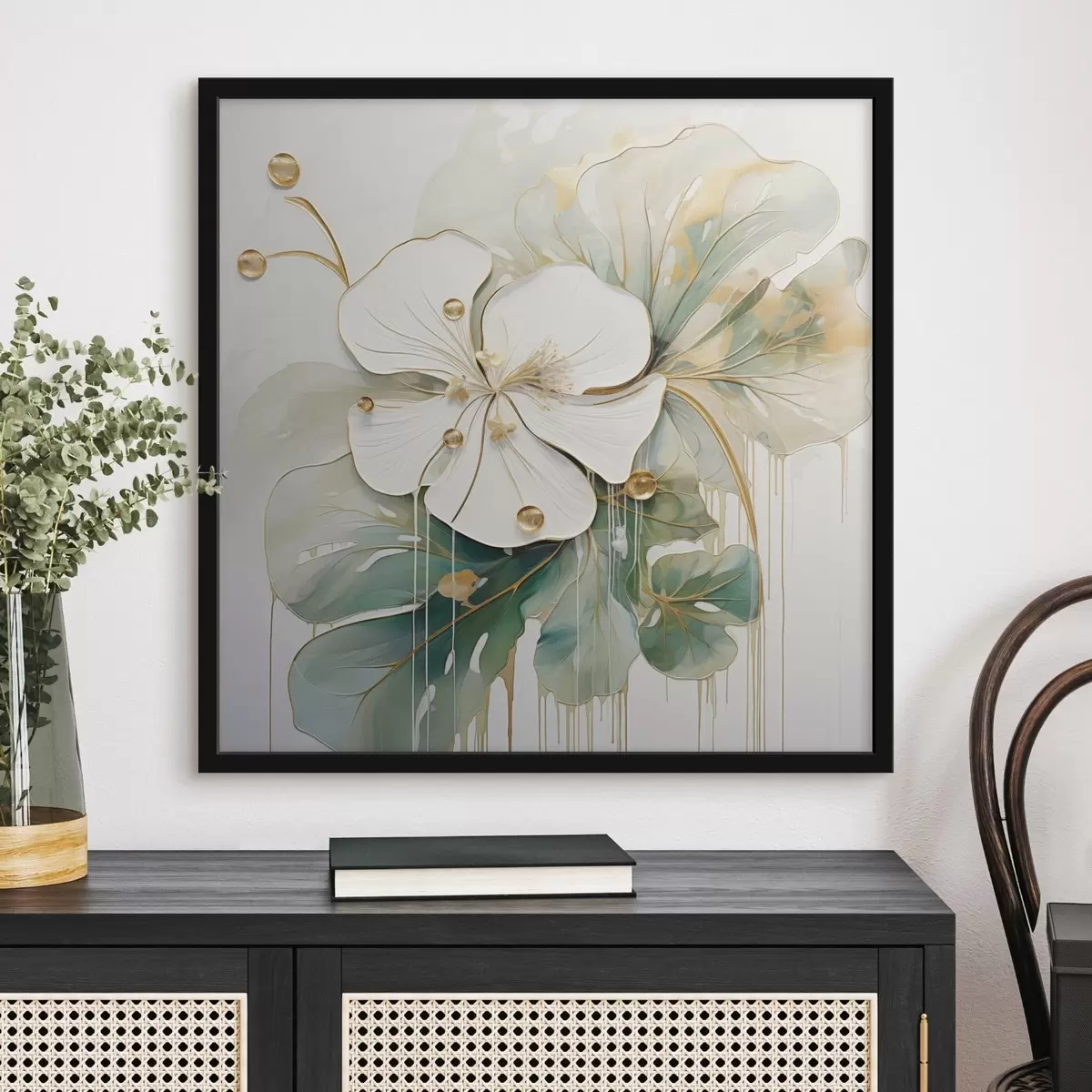 Poster Eine weiße Blume mit gelb-orangefarbenen Details und grünen Blättern f45815