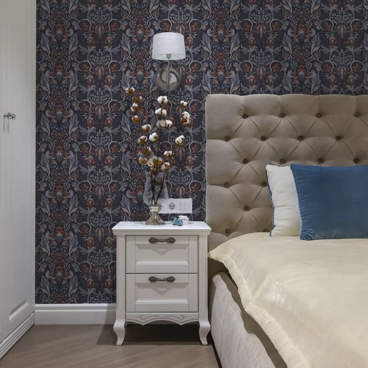 Tapete Volksblumen und Vögel auf dunkelblauem Hintergrund a00502