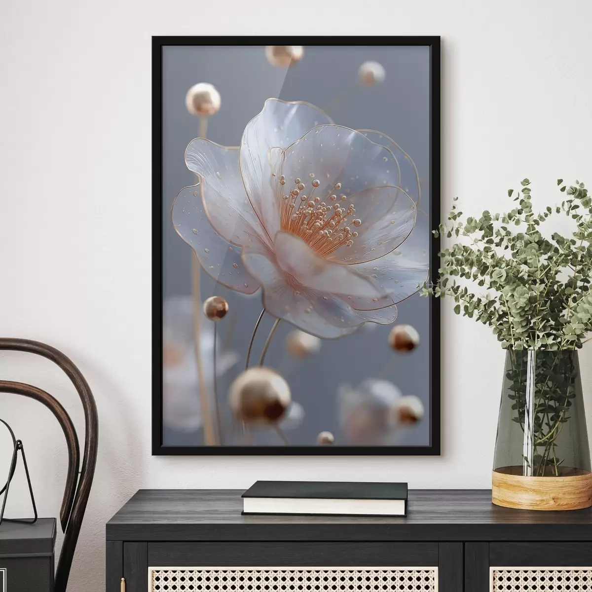 Poster Durchscheinende Blume mit kupferfarbenen Staubblättern auf blauem Hintergrund f45880