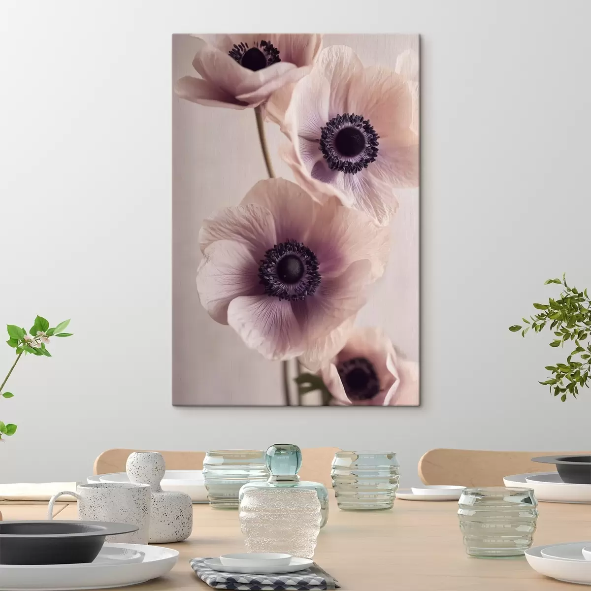 Wandbilder Zarte Anemonen mit dunkler Mitte, pastellfarben s45875