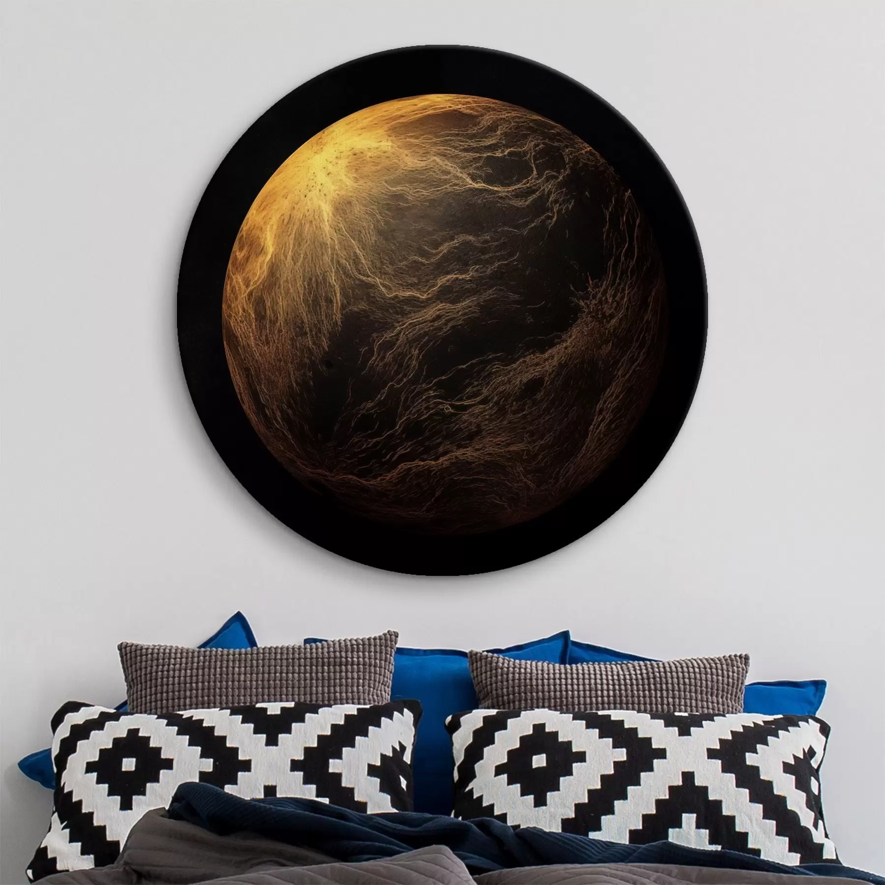 Wandbilder Abstrakter Planet mit orangefarbenen Adern vor schwarzem Weltraumhintergrund, moderne minimalistische Kunst r45943