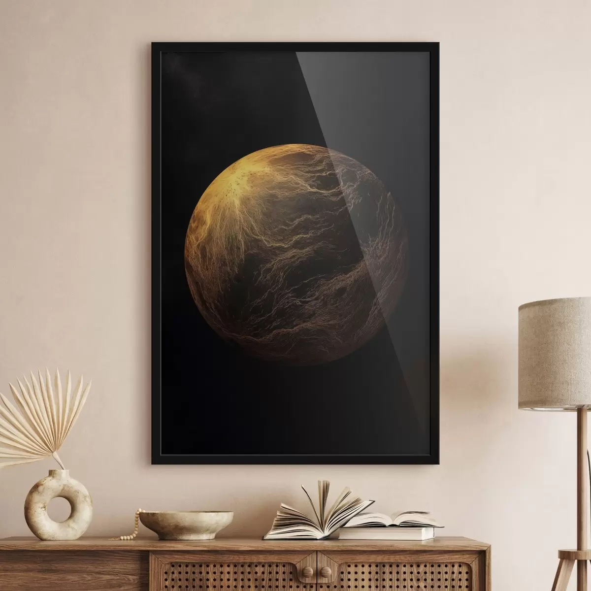 Poster Abstrakter Planet mit orangefarbenen Adern vor schwarzem Weltraumhintergrund, moderne minimalistische Kunst f45943