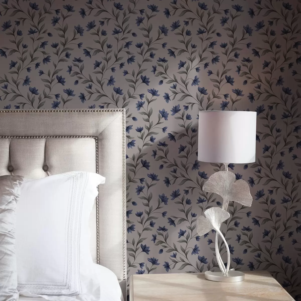 Tapete Glockenblumen auf einem puderrosa Hintergrund a00622v2