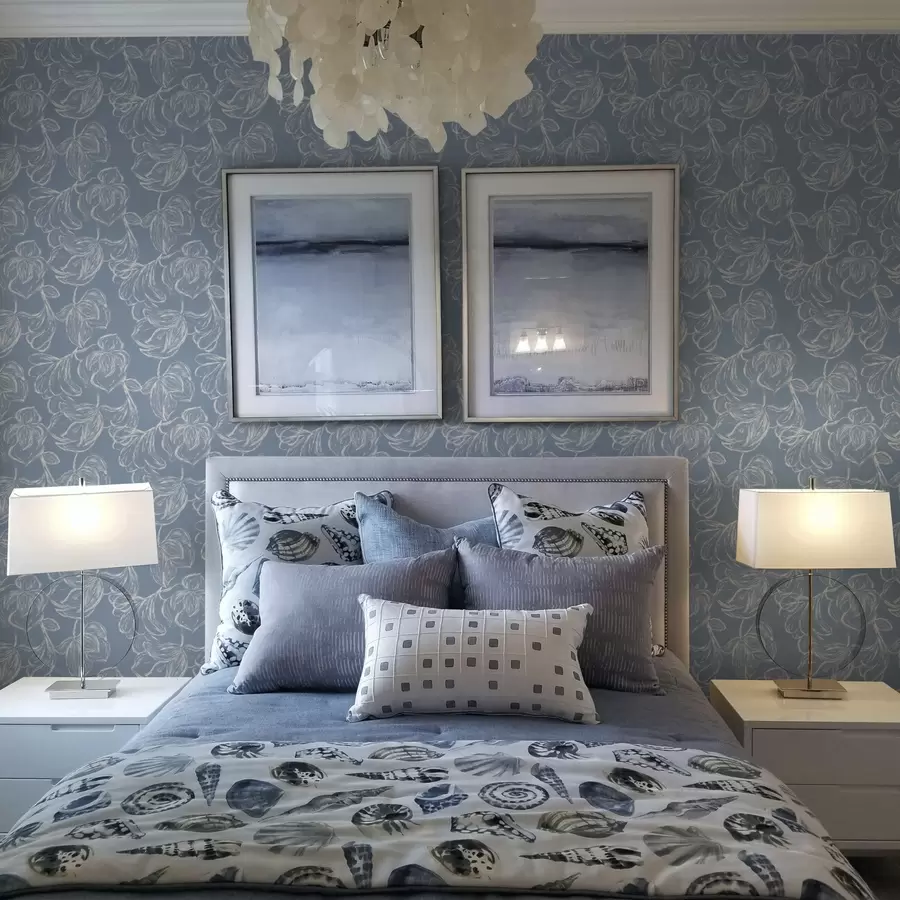 Fototapete Hellblauer Hintergrund mit kreidefarbenen Blumenumrissen a00625v3