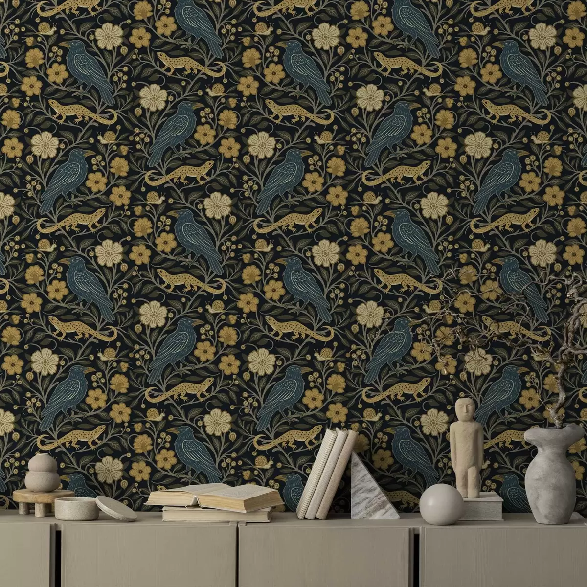 Tapete Vögel, Eidechsen und Schnecken zwischen Blumen auf dunklem Hintergrund a00691