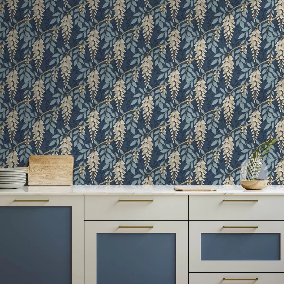 Tapete Glyzinie mit blauen Blättern auf dunkelblauem Hintergrund a00694v2