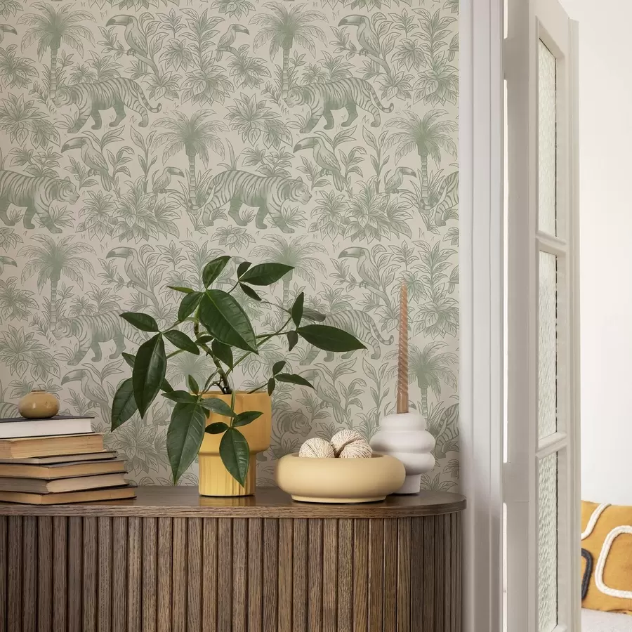 Fototapete Tiger und tropische Vögel zwischen Palmen vor hellem Hintergrund a00711