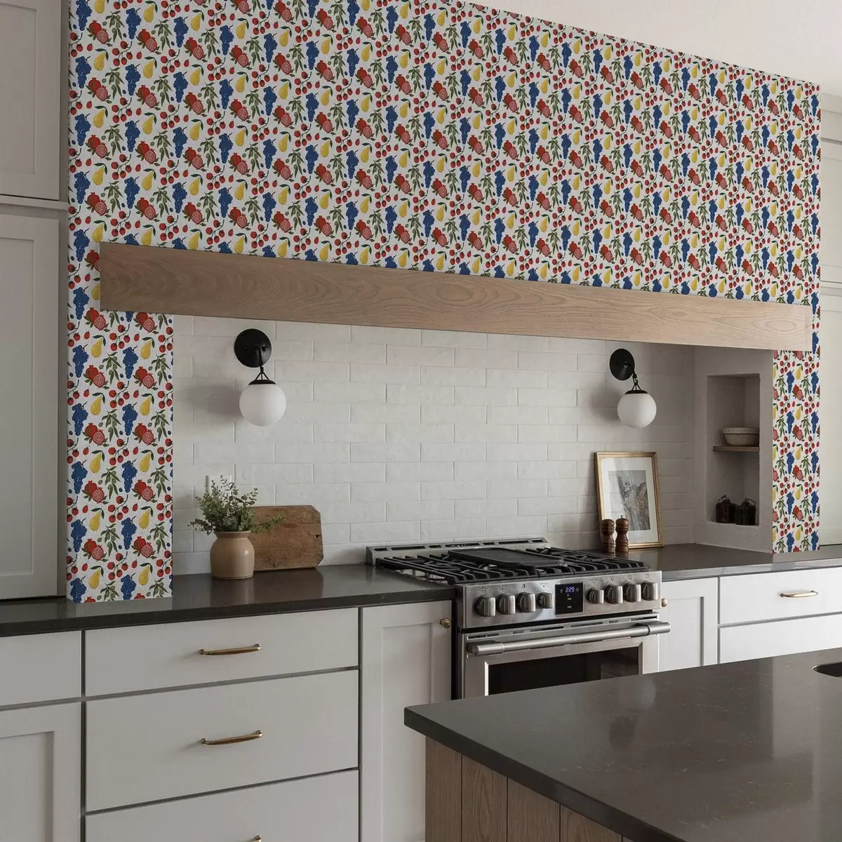 Tapete Saftige Früchte: Granatäpfel, Trauben, Birnen auf weißem Hintergrund a00801