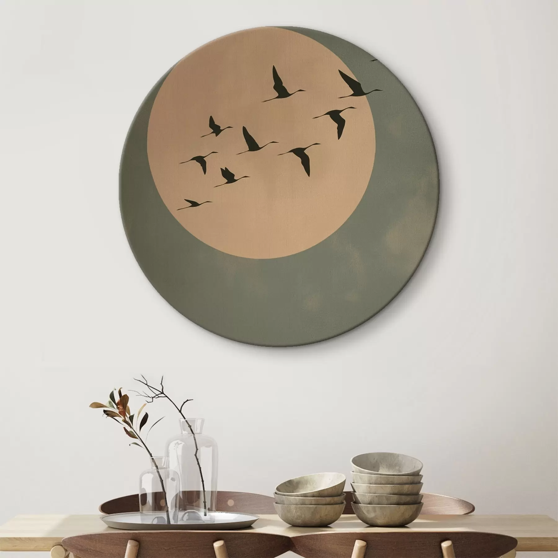 Wandbilder Ein Vogelschwarm fliegt vor einem großen, warmen Mond r46162
