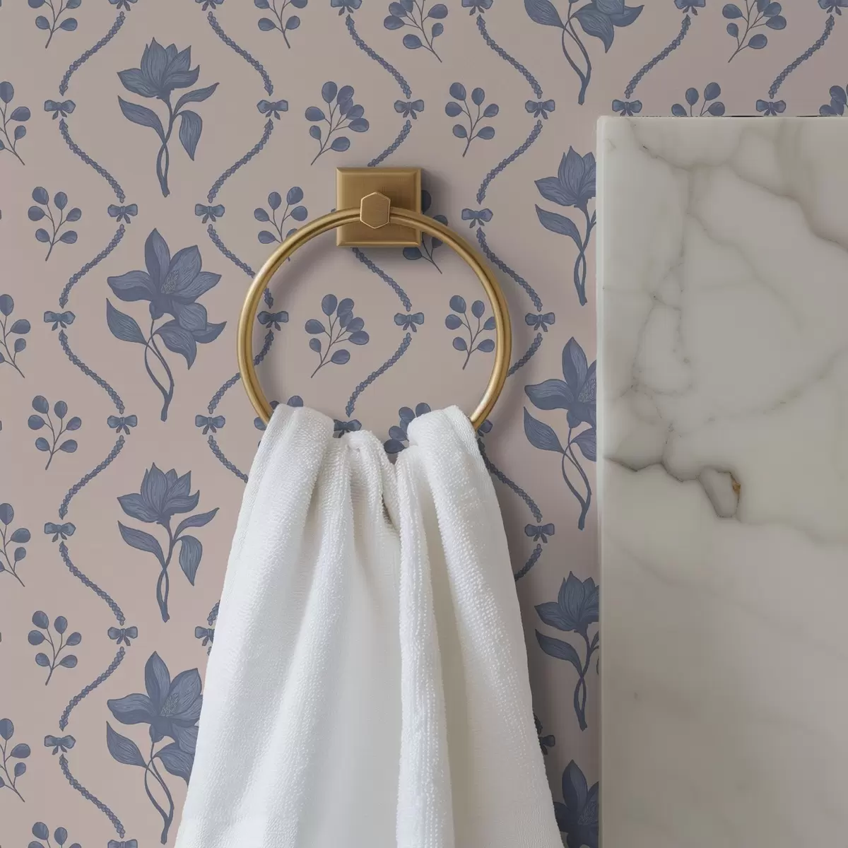 Tapete Kleine Blumen und Bänder in Blau- und Rosatönen a00808v3