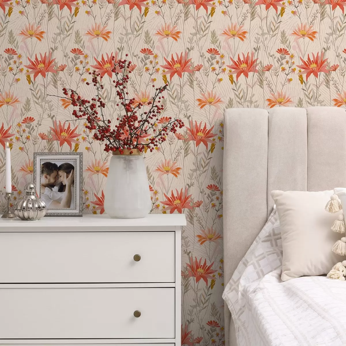 Tapete Wildblumen in warmen Farbtönen auf beigem Hintergrund a00751