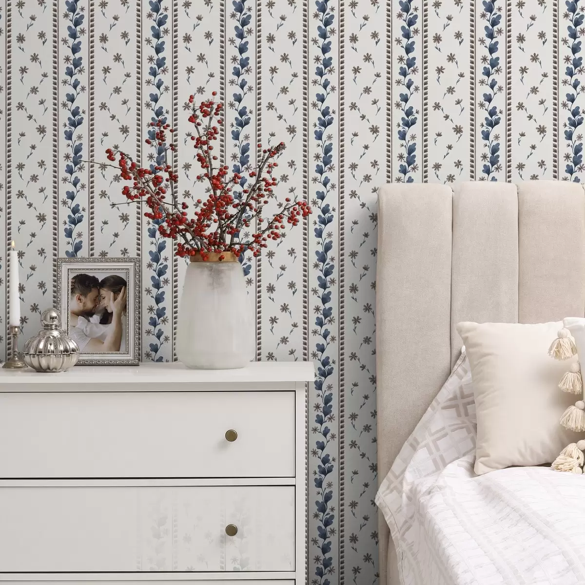 Tapete Vertikale Blumenstreifen in Blau-Braun-Tönen a00811v2