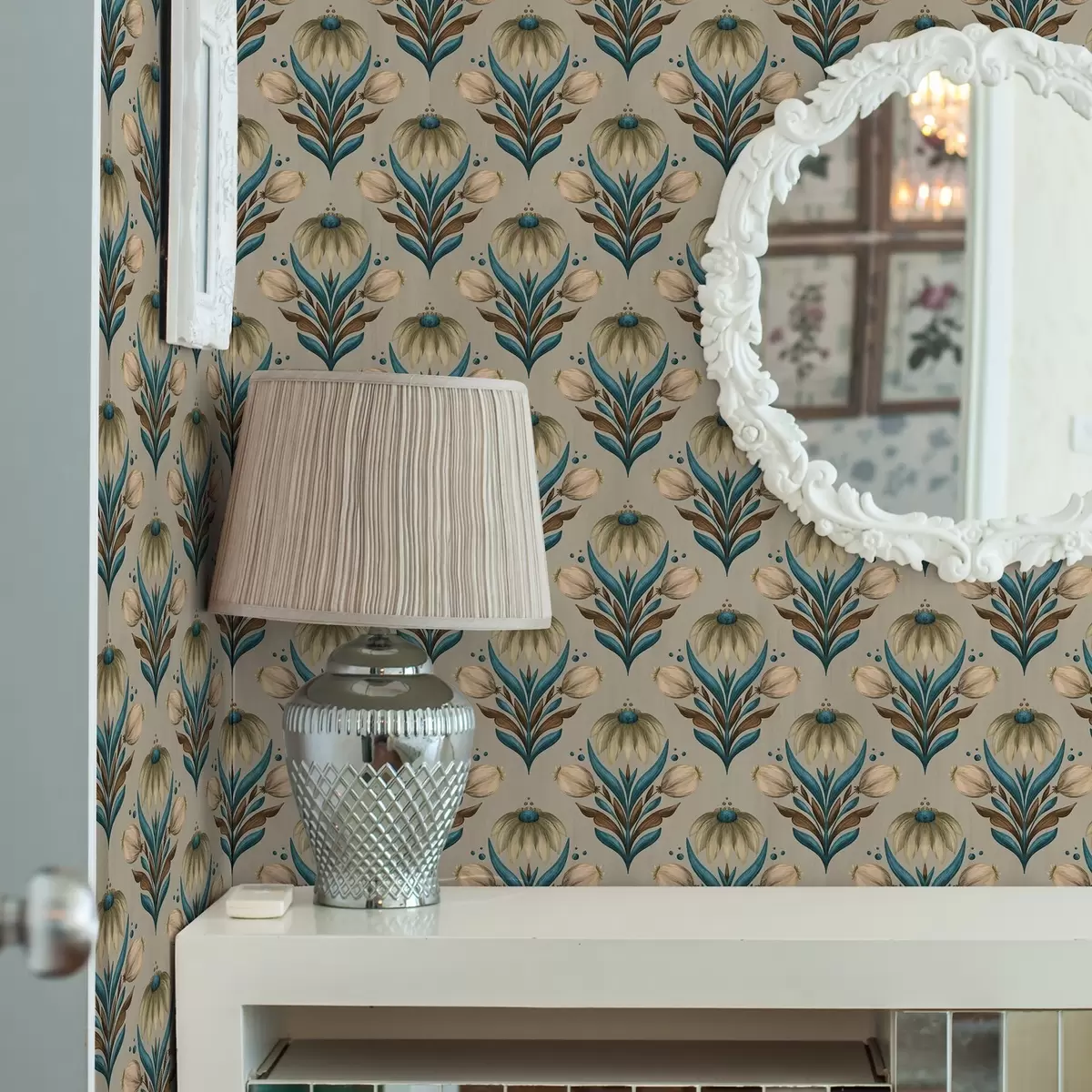 Tapete Symmetrisches Blumenornament in warmen Farbtönen a00812