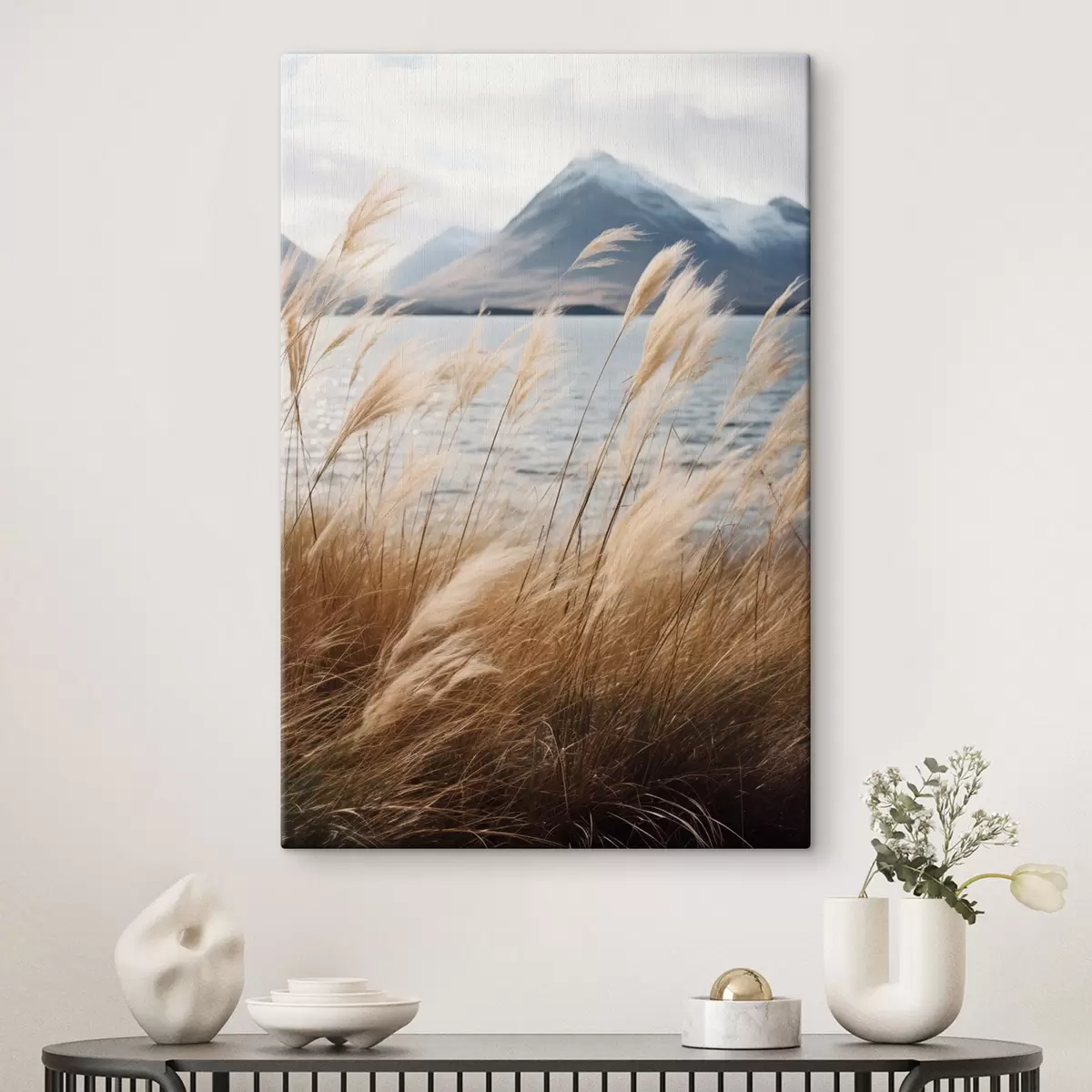 Wandbilder Pampasgras mit einem See und Bergen im Hintergrund, sanfte Beleuchtung, gedämpfte Farben, naturalistischer Stil s46283