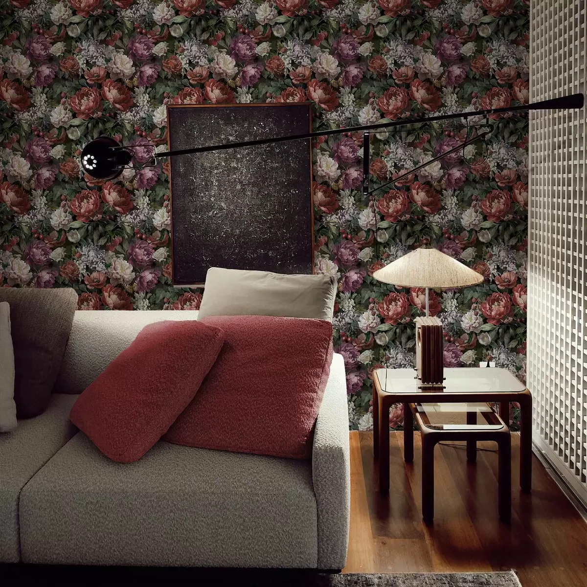 Tapete Dunkle, dramatische Pfingstrosen, Beeren und Schmetterling auf schwarzem Hintergrund a00862