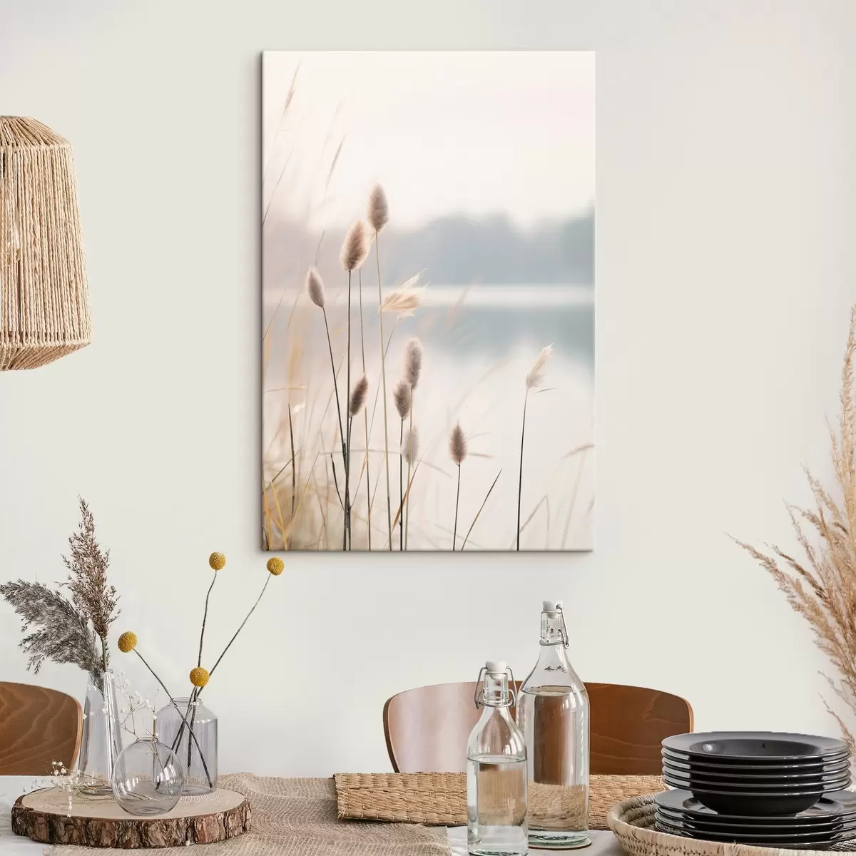 Wandbilder Weiche Schilfrohre an einem nebligen Seeufer, pastellbeige Farbtöne s46504