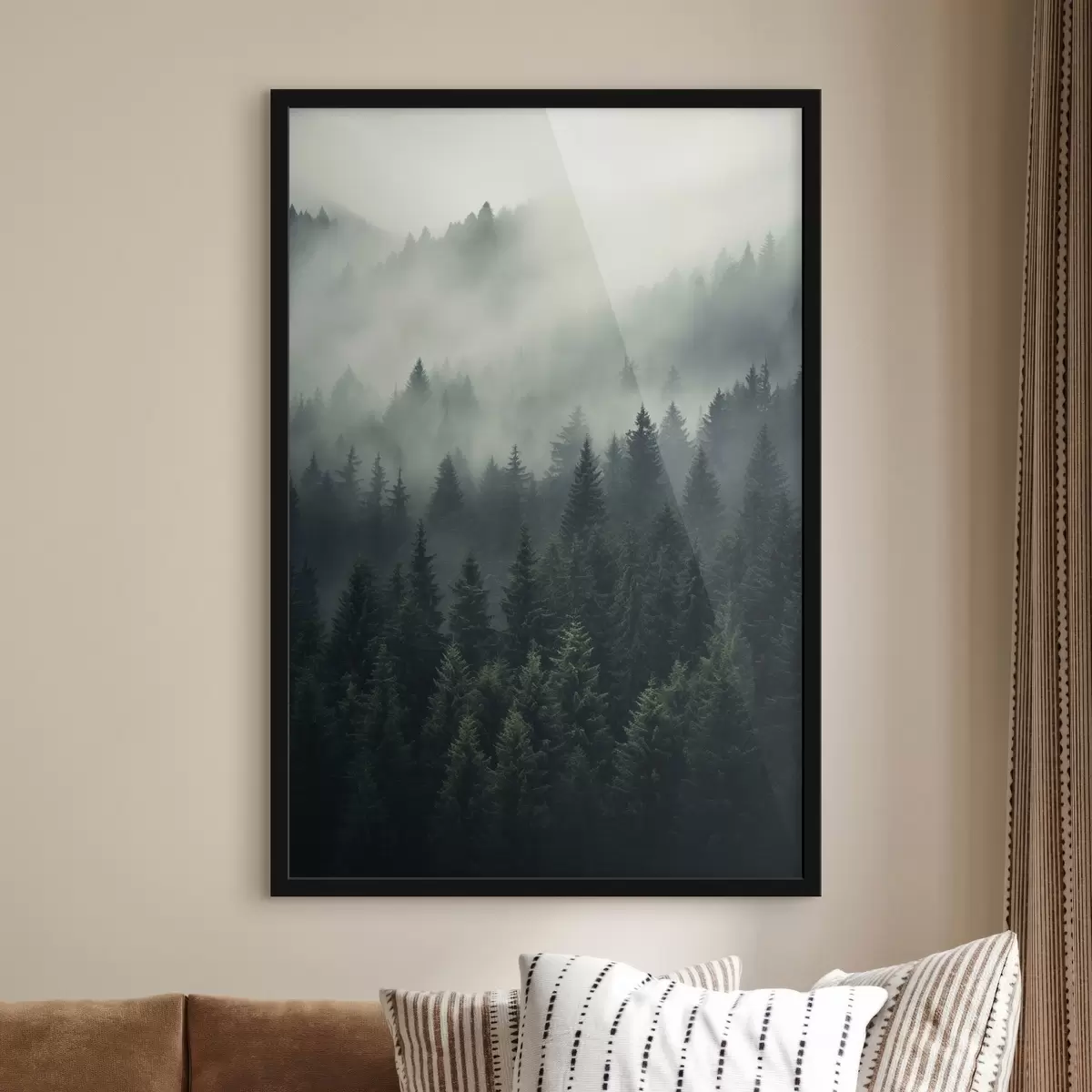 Poster Nebel zieht über dichten immergrünen Wald hinweg f46512