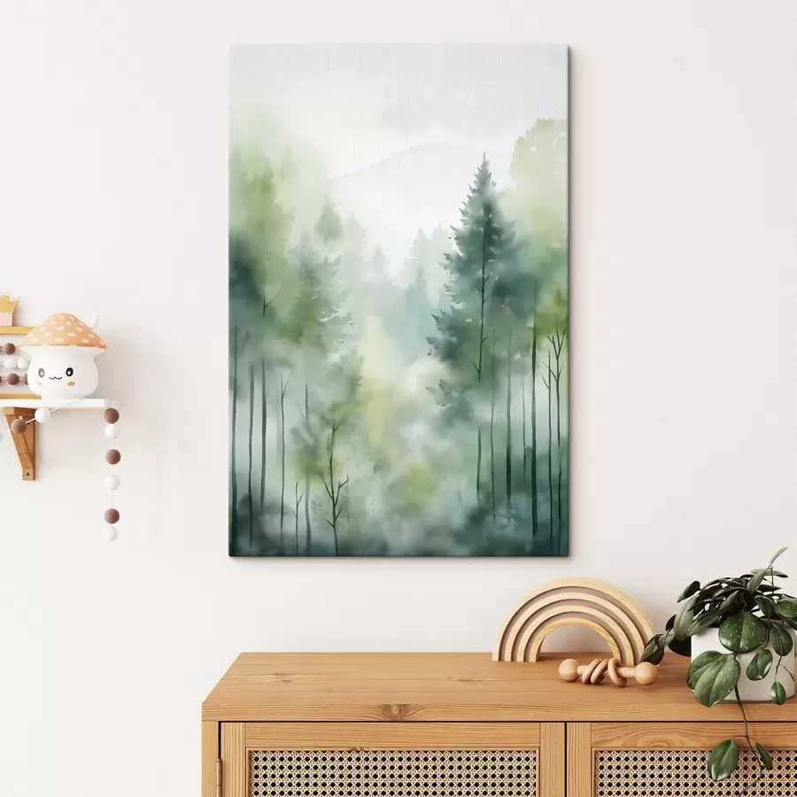 Wandbilder Aquarellmalerei, die einen nebligen Wald mit hohen Kiefern und Bergen im Hintergrund darstellt s46690