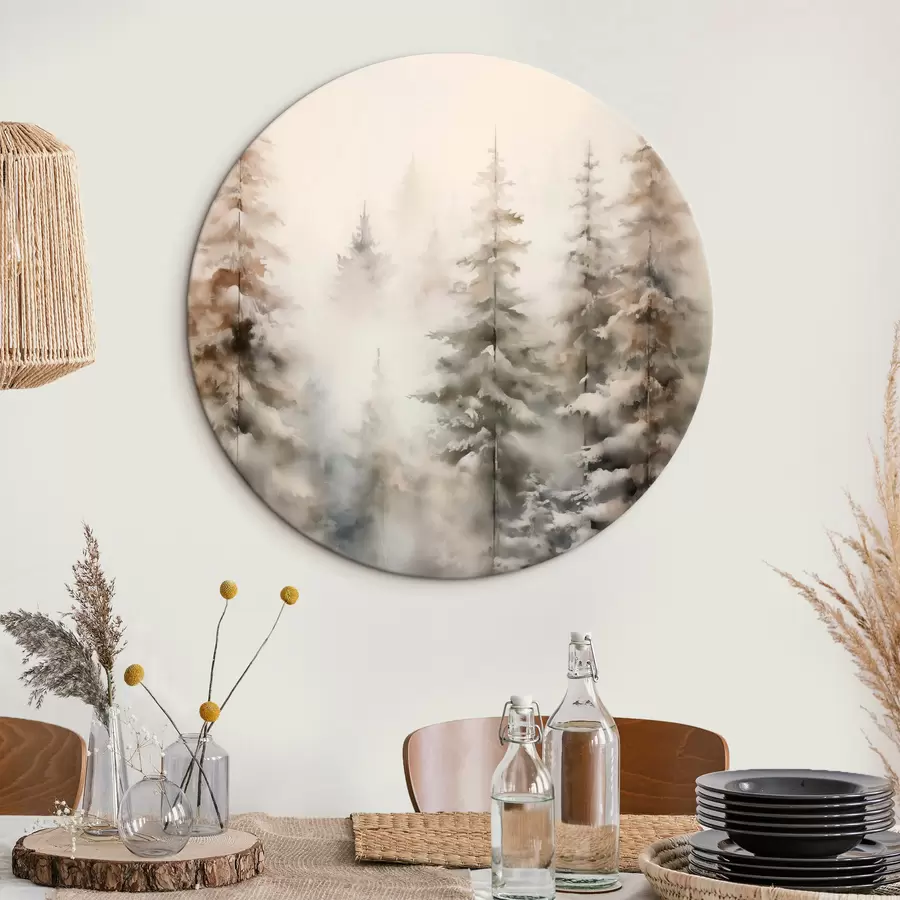 Wandbilder Hohe, schneebedeckte Kiefern stehen in einem nebligen Wald, eine sanfte, gedämpfte Winterszene. r46701