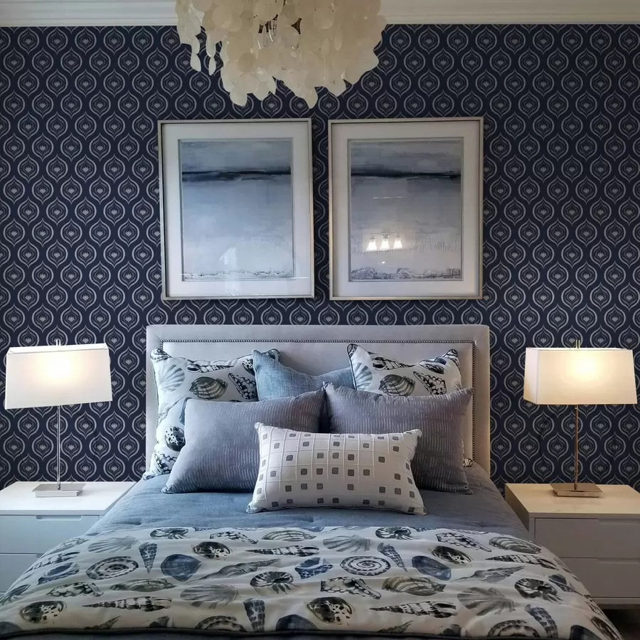 Fototapete Kontrastierende Tropfenmotive mit einer Blume auf dunkelblauem Hintergrund a00977v1