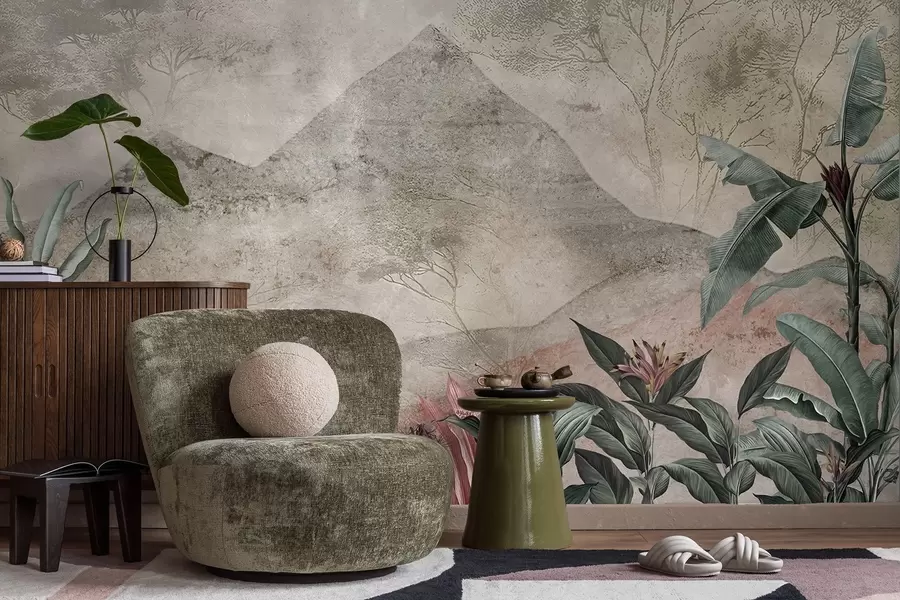 Fototapete Pastellfarbene Bananenblätter und tropische Blumen vor Bergkulisse w04933