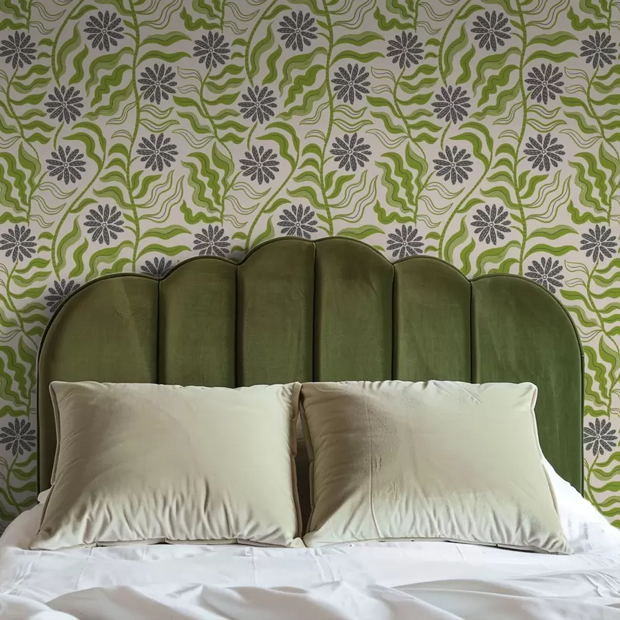 Fototapete Verspielte grüne Gänseblümchen mit gewellten Blättern auf cremefarbenem Hintergrund a00998