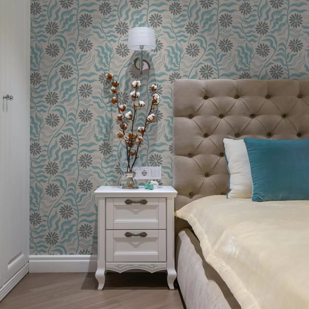 Tapete Abstrakte Blumen und gewellte Blätter in sanften Blautönen a00998v1