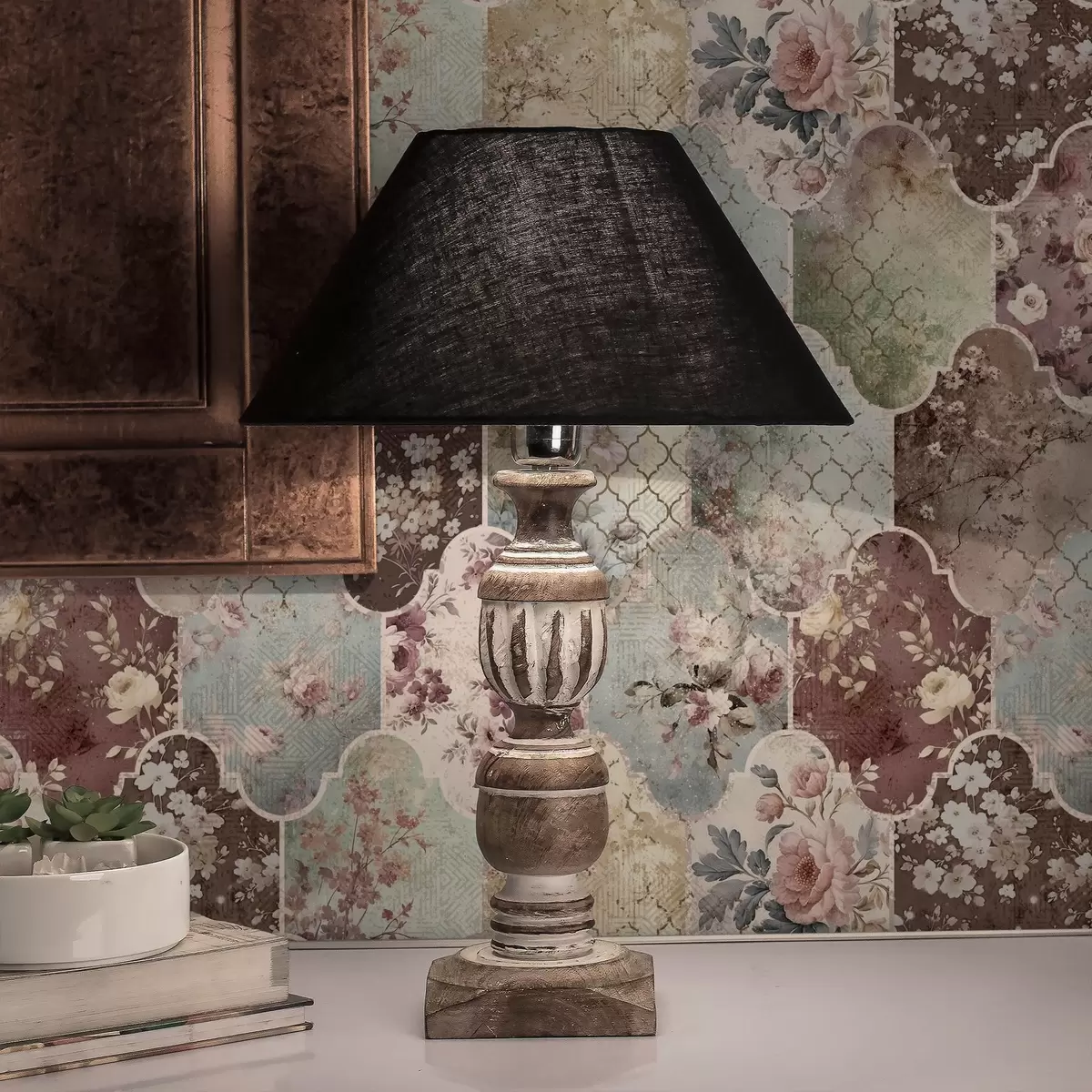 Tapete Patchwork aus floralen Paneelen und abgenutzten gemusterten Fliesen a01038