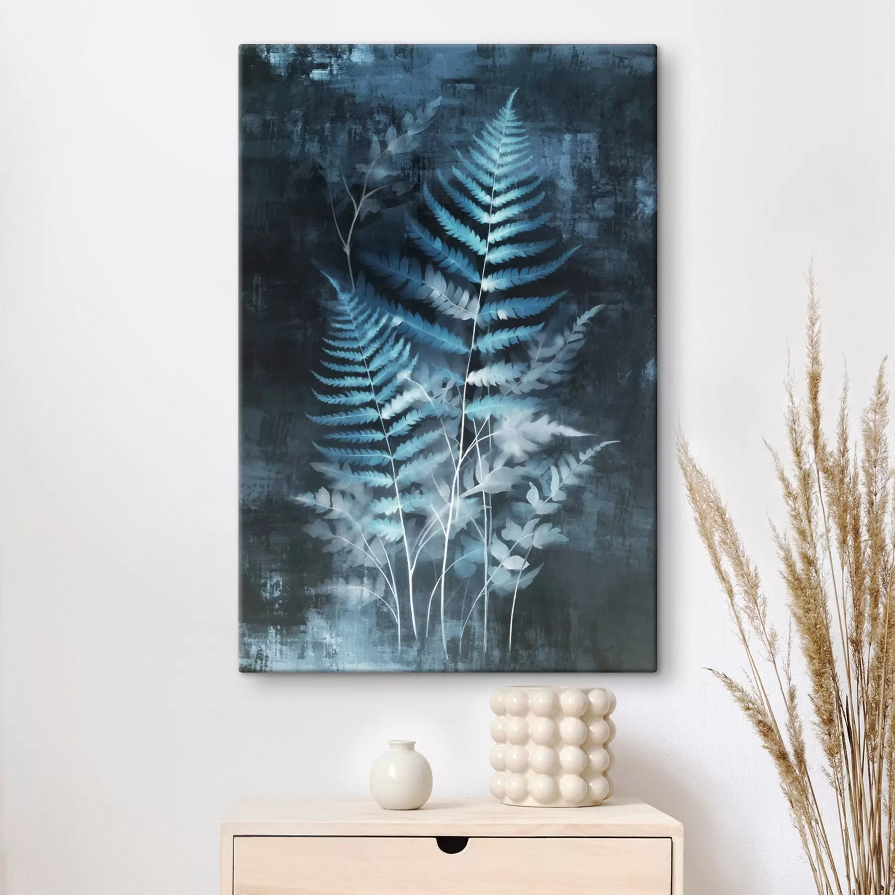 Wandbilder Blaue Farne und Pflanzen vor einem dunklen, strukturierten Hintergrund, mit Fokus auf den komplexen Details, Röntgeneffekt s47026