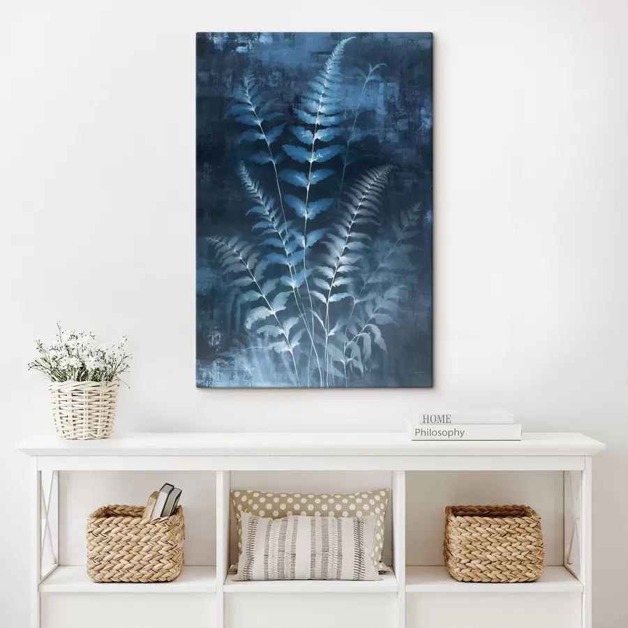 Wandbilder Blaue Farne und Pflanzen vor einem dunklen, strukturierten Hintergrund, mit Fokus auf den komplexen Details, Röntgeneffekt s47027