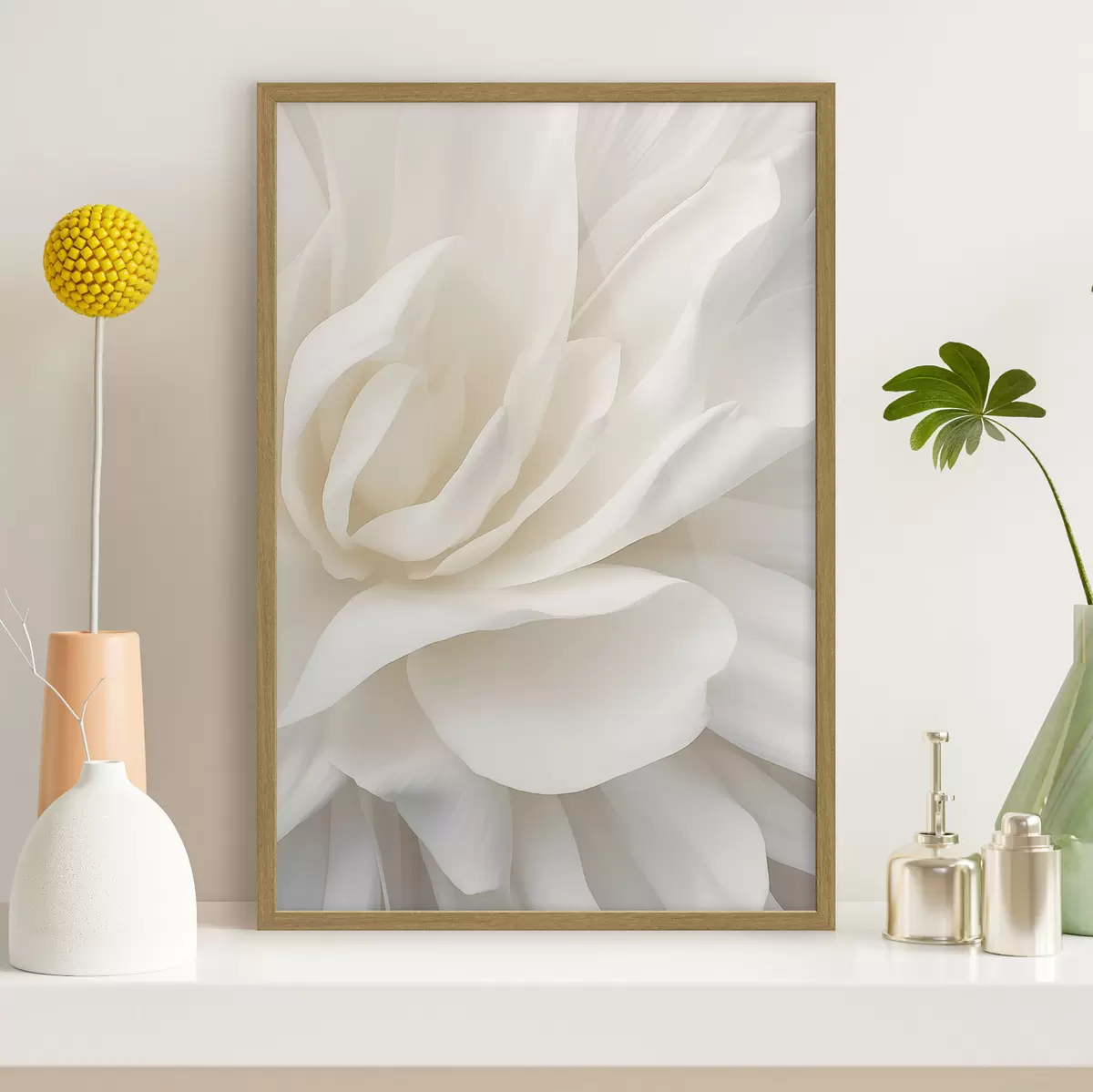 Poster Abstrakte weiße Blume mit zarten, geschichteten Blütenblättern, minimalistische Kunst f47024