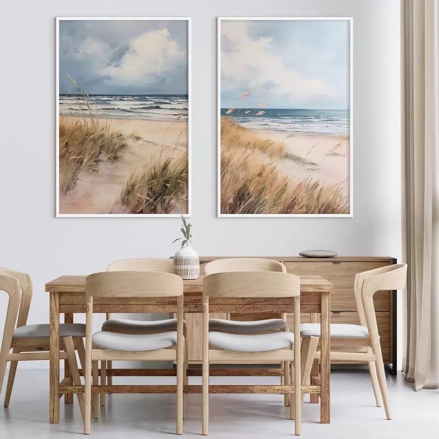 Fototapete Ein Sandstrand mit hohem Gras im Vordergrund, das Meer mit Wellen und ein bewölkter Himmel im Hintergrund d00521