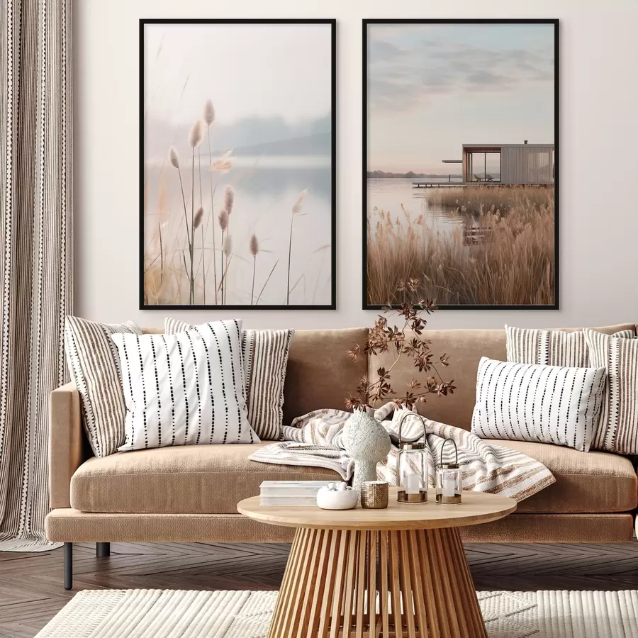 Fototapete Weiche Schilfpflanzen an einem ruhigen See und eine moderne Hütte am Ufer d00970