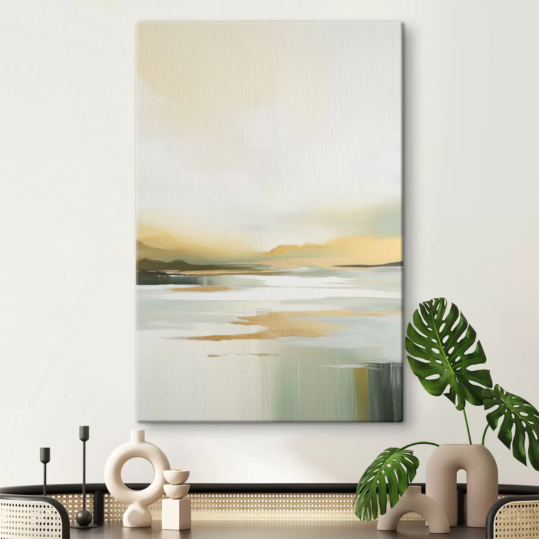 Wandbilder Abstrakte Landschaft mit Gelb- und Grüntönen, Wasser, das den Himmel und entfernte Berge reflektiert, blasser, dunstiger Himmel s47439